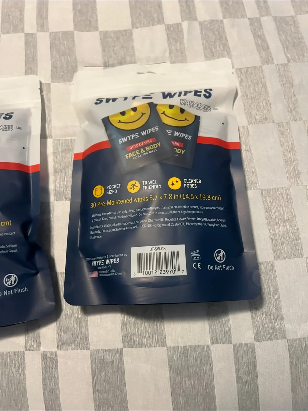 Detoxifying Face & Body Cleansing Wipes - Black/Yellow Pack of Two